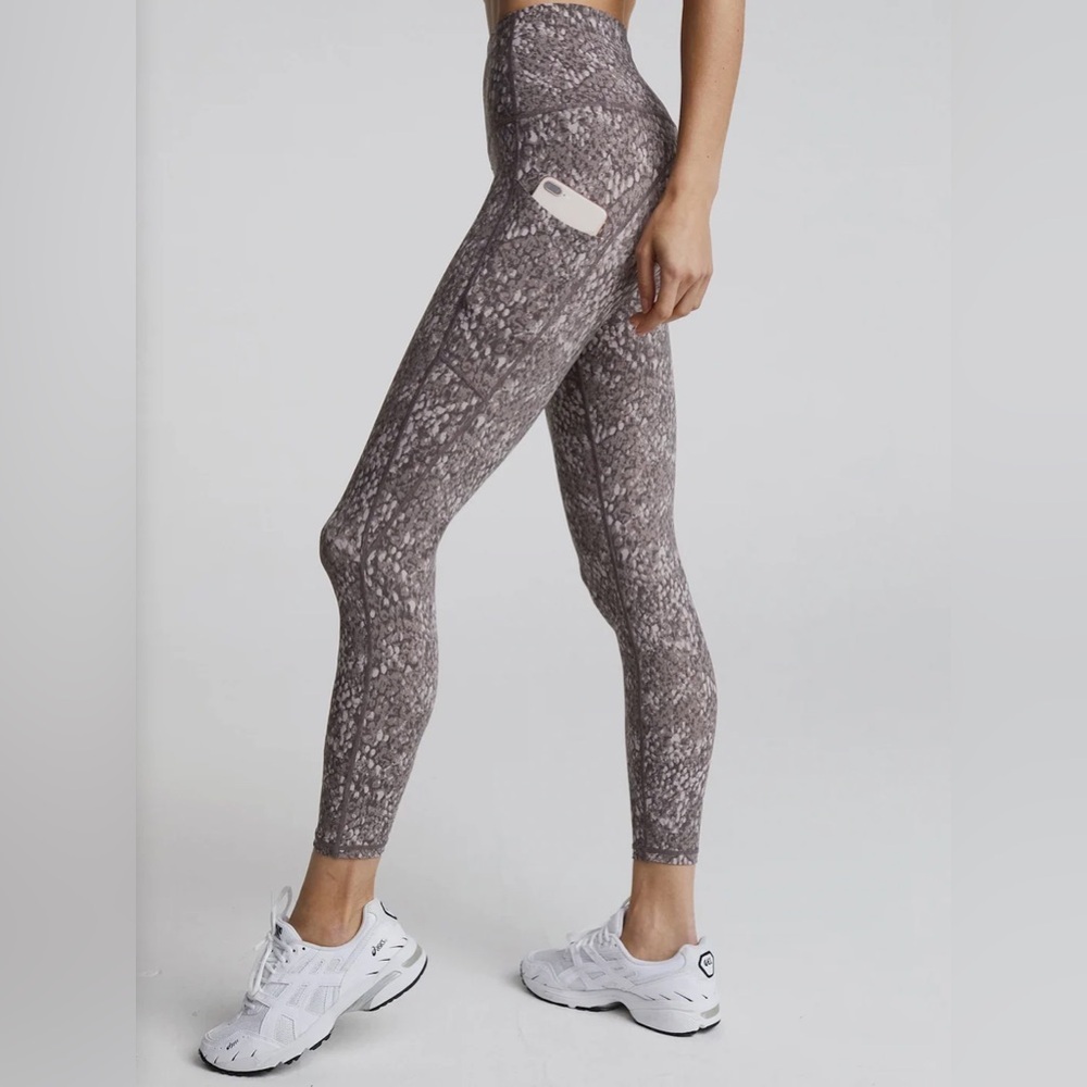Varley lets go pocket leggings 25” soft blush snake sz xs